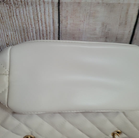 ✨️ White Quilted Vegan leather small tote✨️ - Picture 10 of 12